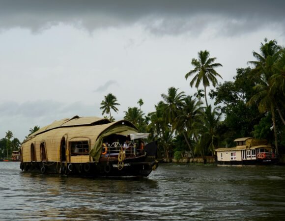 Best Selling Kerala Houseboat & Jungle Safari Tour Package (4 Nights / 5 Days)